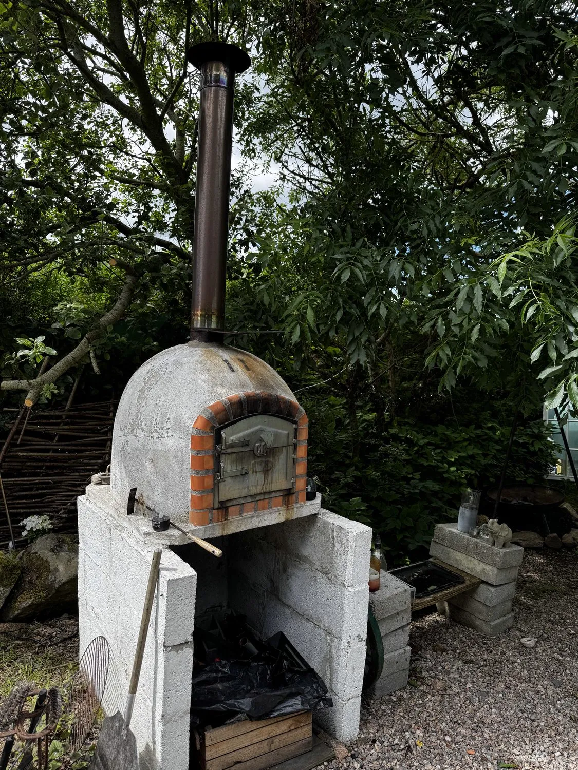 Wood-fired pizza oven